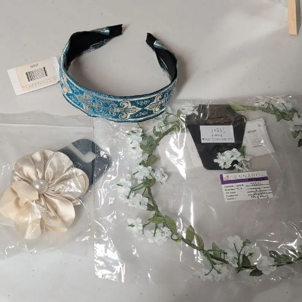 Hair accessories  - Picture 1 of 4